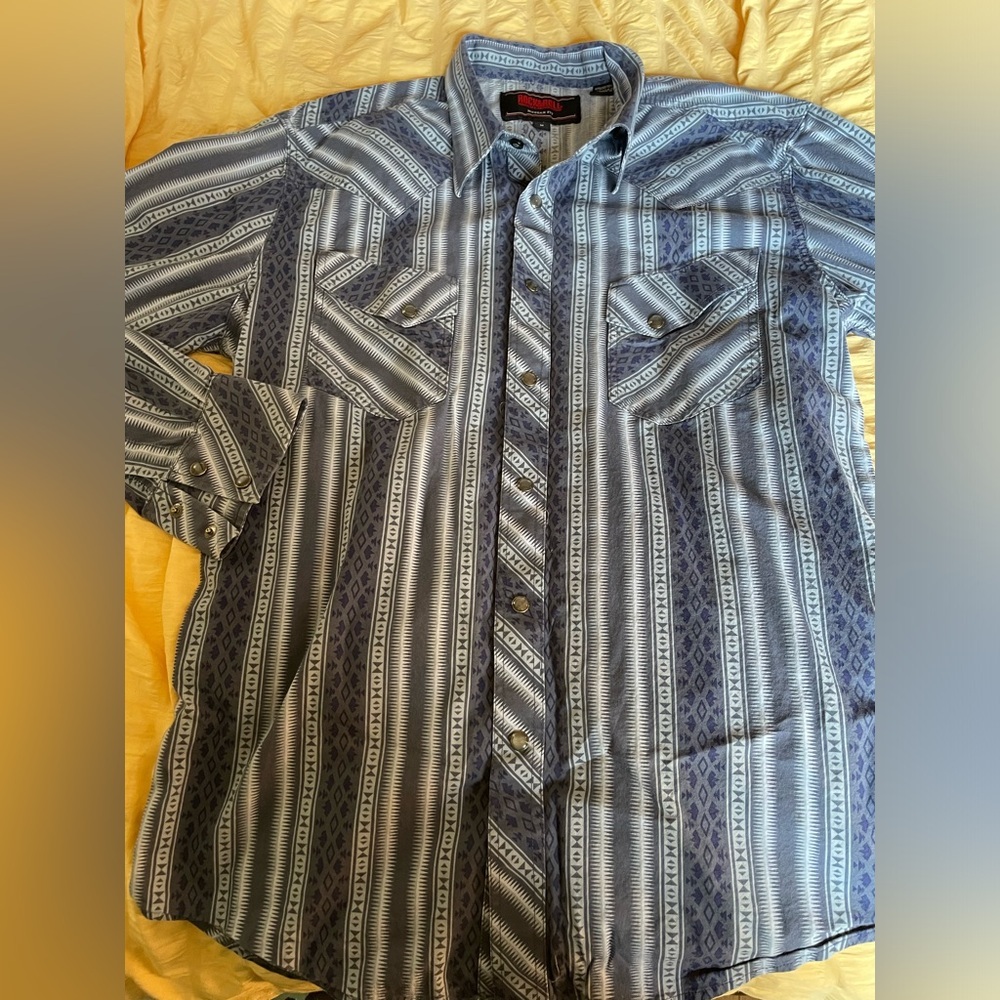 Rock‎ & Roll Denim Modern Fit Long sleeve Pearl Snap Shirt! Medium worn twice!